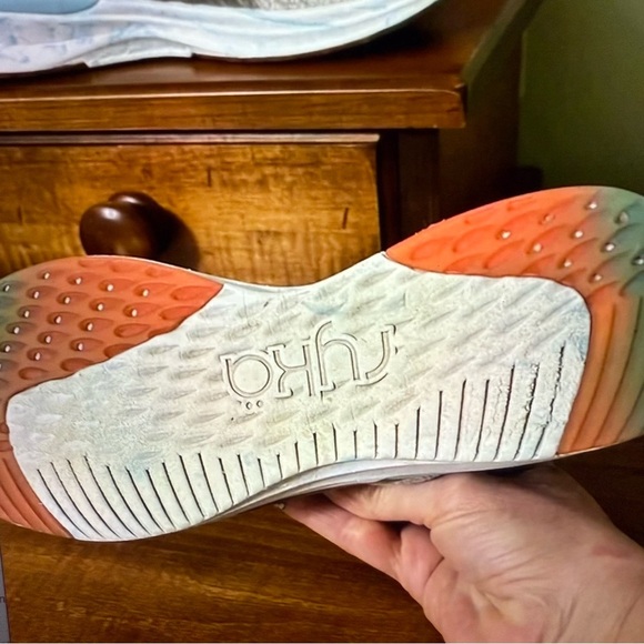 Ryka Light Gray Sneakers women’s size 8 running shoes - Picture 6 of 7